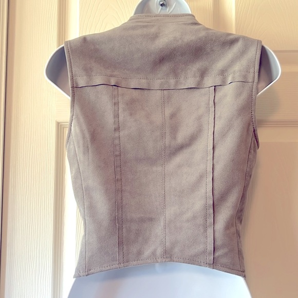 BCBG moto vest in dove - Picture 3 of 7